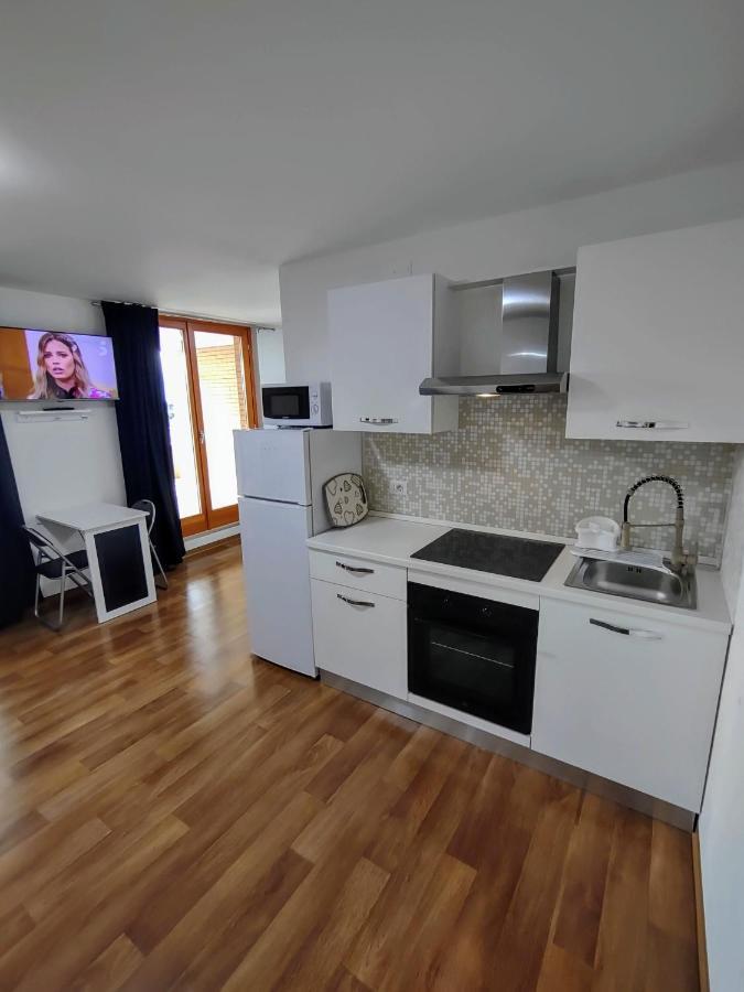 Skai Apartment Рим Екстериор снимка