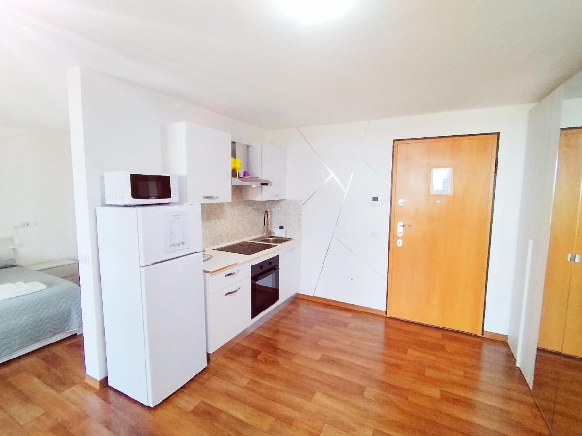 Skai Apartment Рим Екстериор снимка