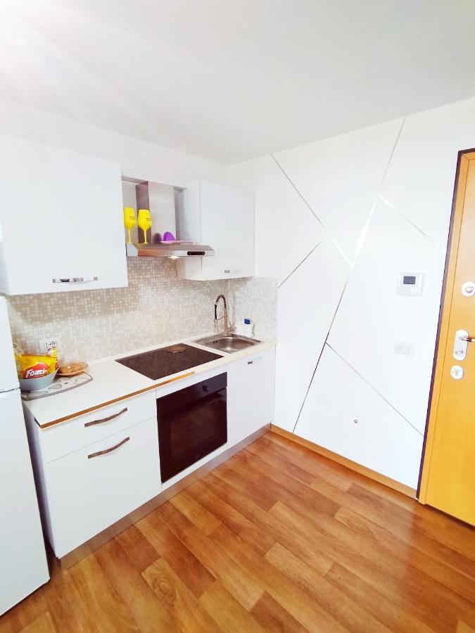 Skai Apartment Рим Екстериор снимка